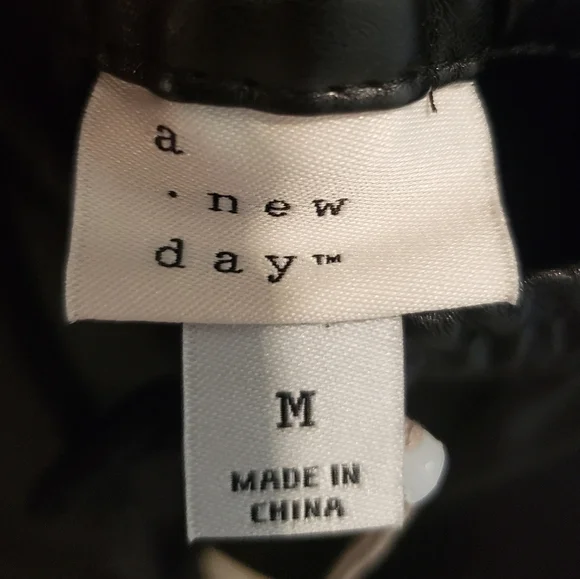 A New Day Vegan Black Leather Joggers Pants Size Medium Stretch Brand New - Picture 14 of 15